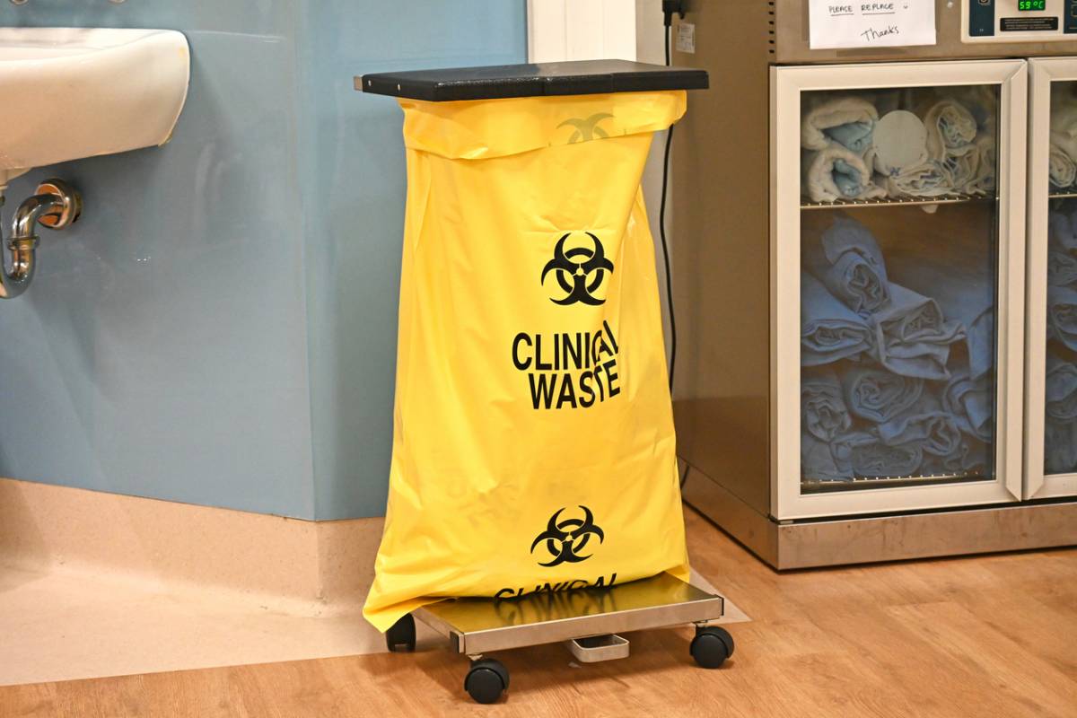 L’importance du sac poubelle dans les établissements de santé : sécurité, normes et bonnes pratiques en 2025