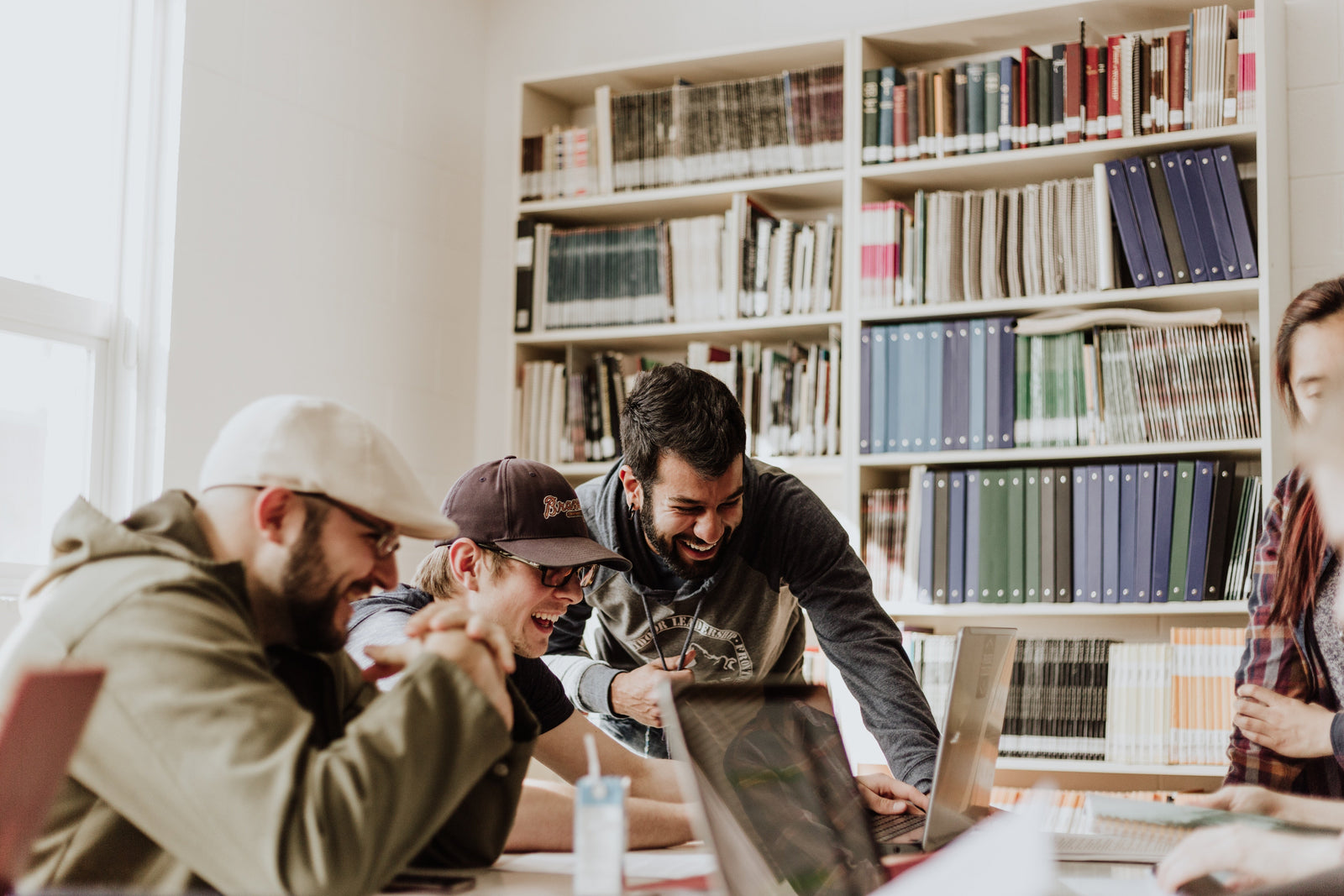 Environnement de travail sain : signes, conseils et actions concrètes pour 2025