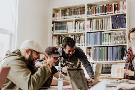 Environnement de travail sain : signes, conseils et actions concrètes pour 2025