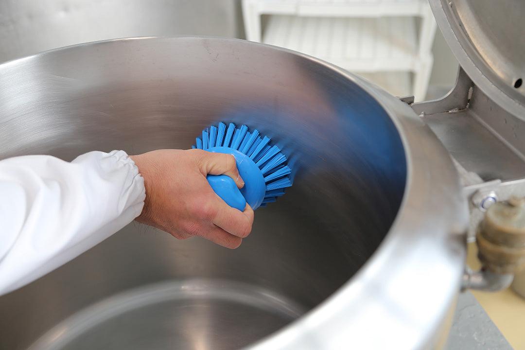 Brosse ronde bleue poils durs